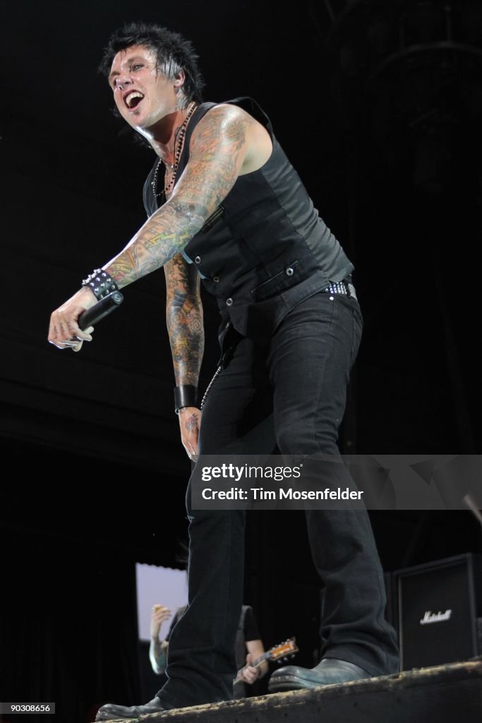 Nickelback And Hinder With Papa Roach In Concert - Wheatland, CA