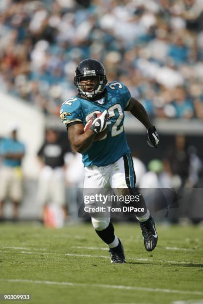 Jacksonville Jaguars Maurice Jones-Drew in action, rushing vs San Diego Chargers. Jacksonville, FL CREDIT: Tom DiPace