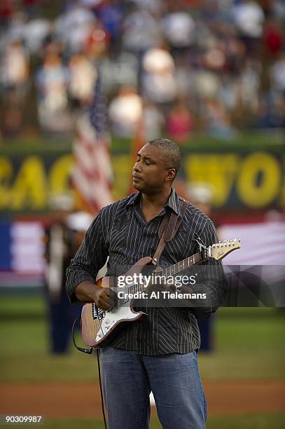 Little League World Series: Former New York Yankees Bernie Williams playing the Star Spangled Banner on guitar before US Championship Game. US Team...