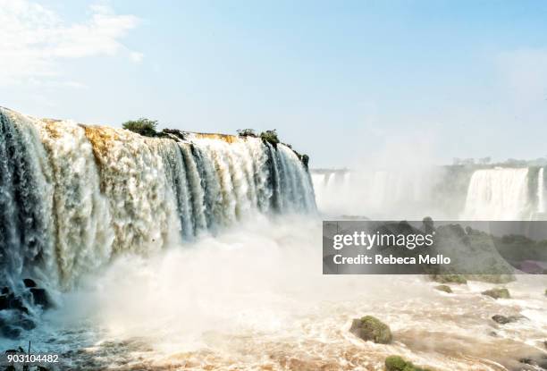 the devil's throat in iguaçu falls - iguacu nationalpark stock-fotos und bilder