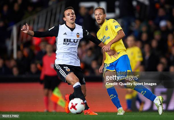 Nemanja Maksimovic of Valencia competes for the ball with Javi Castellano of Las Palmas during the Copa del Rey, Round of 16, second Leg match...