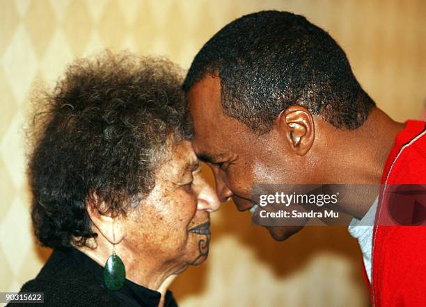 Sugar Ray Leonard exchanges a Hongi, the traditional Maori greeting, with Pahu Muru of Turangawaiwai after being welcomed to SKYCITY on September 3,...