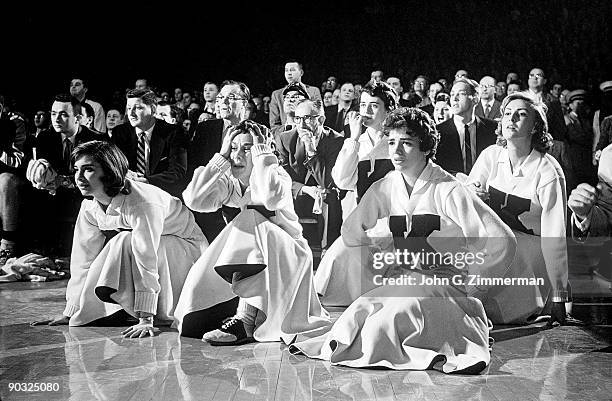 Final Four: Kentucky cheerleaders Pat Nallinger, Pat Phelps, Susan Bradley, Tracy Walden, and Mary Janet Bond upset on sidelines during game vs...