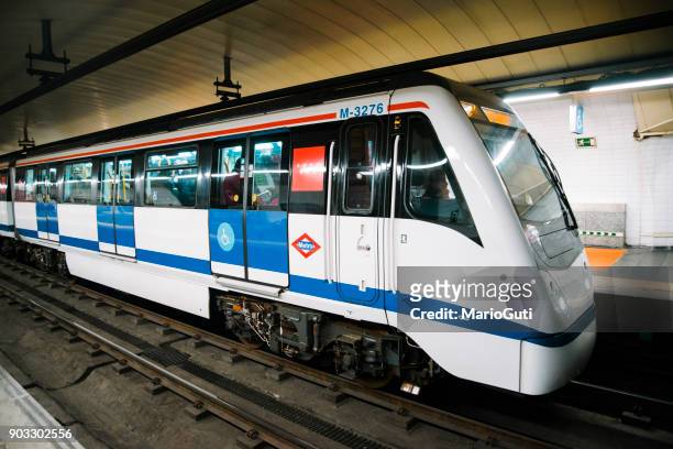 underground train in madrid - metro imagens e fotografias de stock