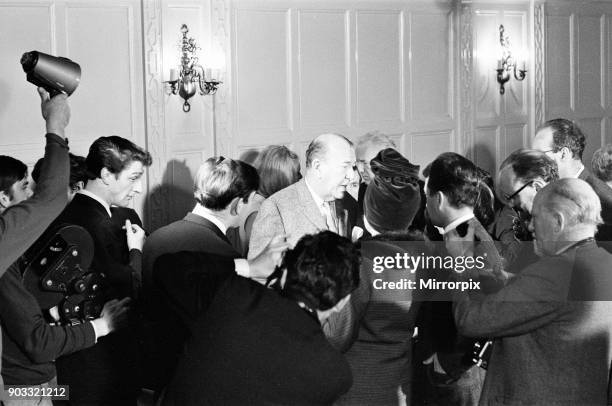 Noel Coward Reception for cast members in Manchester where he celebrates two 'first nights' in one city, in one week. Monday 19th October 1964. Hay...