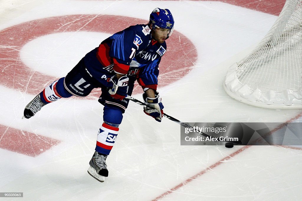 Adler Mannheim v Ice Tigers Nuernberg - DEL