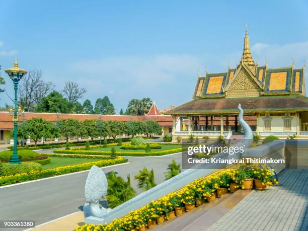 royal palace, phnom penh, cambodia. - cambodian royalty ストックフォトと画像