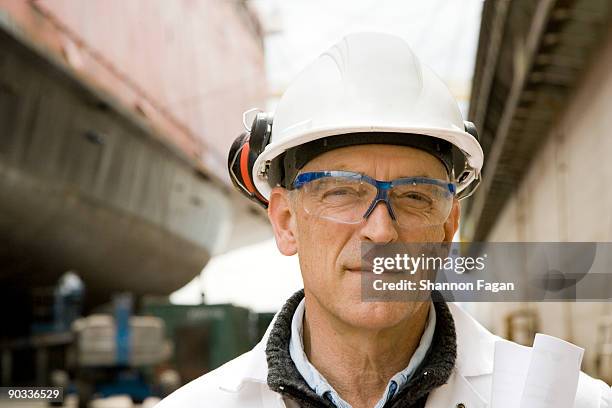 man with hard hat and protective glasses - ship building stockfoto's en -beelden