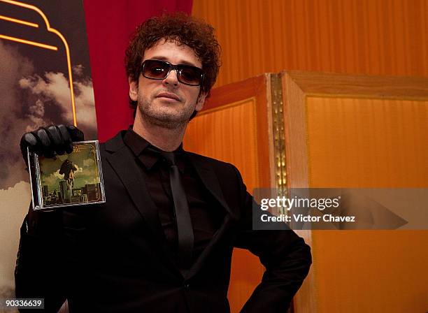 Singer Gustavo Cerati poses to photographers during the launch of his new album "Fuerza Natural" at Hotel Presidente Intercontinental on September 3,...