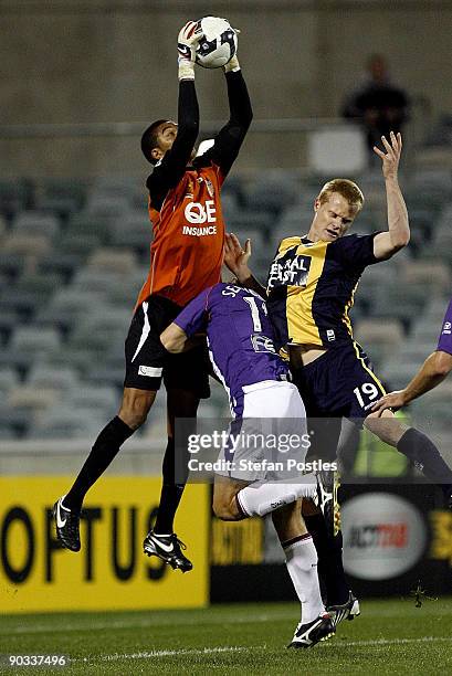 Goal keeper Tando Velaphi of the Glory takes a high ball during the round five A-League match between the Central Coast Mariners ans the Perth Glory...