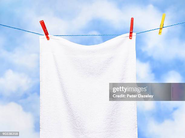 white towel on washing line. - clothes peg fotografías e imágenes de stock