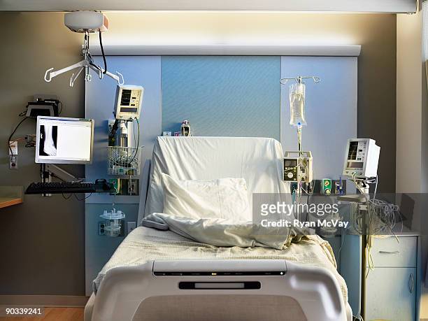 empty hospital bed - ward bildbanksfoton och bilder