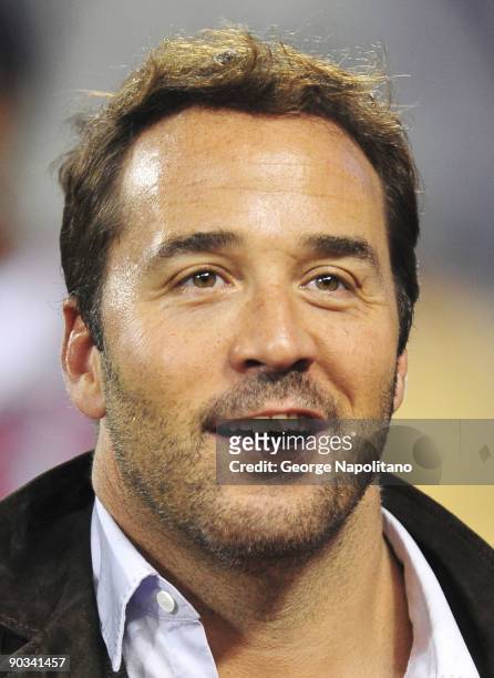 Actor Jeremy Piven attends the Philadelphia Eagles vs. New York Jets game at Meadowlands Sports Complex on September 3, 2009 in East Rutherford, New...