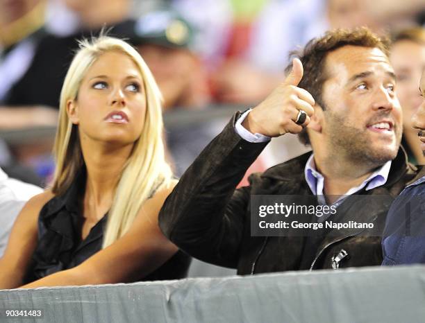 Actor Jeremy Piven attends the Philadelphia Eagles vs. New York Jets game at Meadowlands Sports Complex on September 3, 2009 in East Rutherford, New...