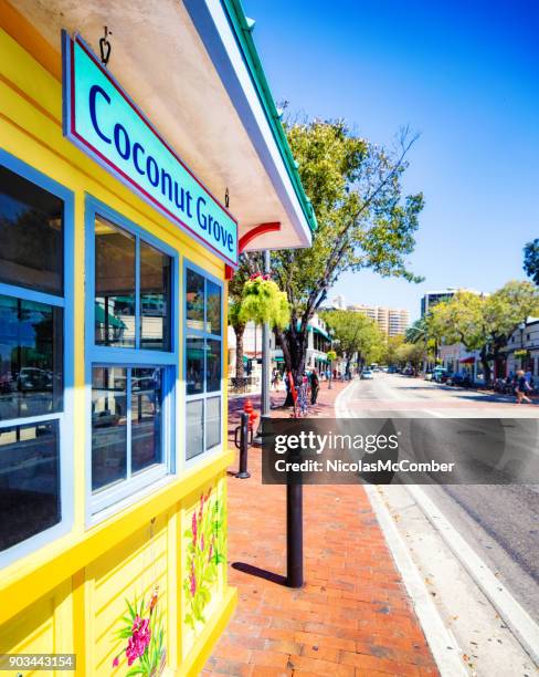 miami coconut grove tourist information booth oblique view with street - coconut grove miami stock pictures, royalty-free photos & images