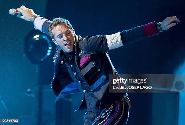 British singer Chris Martin of Coldplay performs on September 4, 2009 at the Olympic Stadium Lluis Companys in Barcelona. AFP PHOTO / JOSEP LAGO
