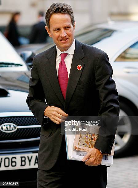 Timothy Geithner, U.S. Treasury secretary, arrives for the opening session of the G20 finance ministers meeting, at the Treasury in Westminster on...