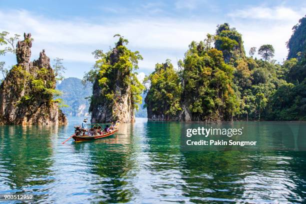 beautiful mountains lake river sky and natural attractions in ratchaprapha dam at khao sok national park - nationalpark stock-fotos und bilder