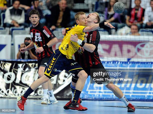 Valur Gudjon Sigurdsson of Rhein Neckar Loewen battles for the ball with Oliver Tesch of TuS N-Luebbecke during the Bundesliga match between Rhein...