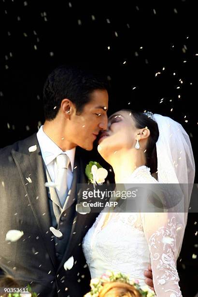 Prince Edouard de Ligne kisses his bride Italian actress Isabella Orsini at their wedding in Antoingt on September 5, 2009. AFP PHOTO/BELGA/JULIEN...
