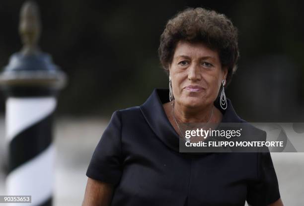 Fashion designer Carla Fendi disembarks from a boat as he arrives at the Venice film festival on September 5, 2009. AFP PHOTO / Filippo Monteforte