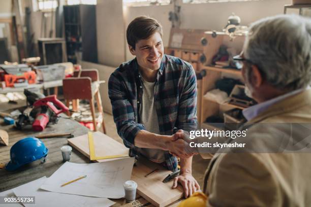 het was een genoegen om zaken met u te doen! - houtwerkplaats stockfoto's en -beelden