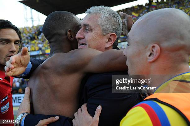 Colombian coach Eduardo Lara celebrates after winning the match against Ecuador during their FIFA World Cup South Africa-2010 South American...