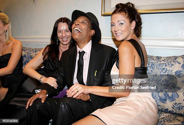 Anja Lukaseder, singer Marla Glen and wife Sabrina Conley attend the 'UNICEF-Gala' at Park Hotel on September 5, 2009 in Bremen, Germany.