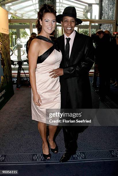 Singer Marla Glen and wife Sabrina Conley attend the 'UNICEF-Gala' at Park Hotel on September 5, 2009 in Bremen, Germany.