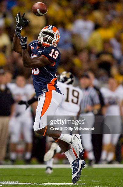 Jack Ramsey of the University of Illinois Fighting Illini hauls in a pass against the University of Missouri Tigers during the State Farm Arch...