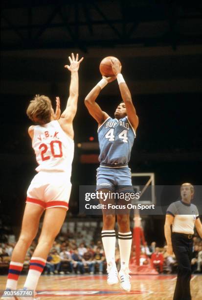 Adrian Dantley of the Buffalo Braves shoots over Jan Van Breda Kolff of the New Jersey Nets during an NBA basketball game circa 1977 at the Rutgers...