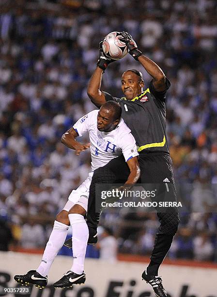 Honduras´ Jerry Palacios vies for the ball with Trinidad and Tobago goalkeeper, Clayton Ince, during their FIFA World Cup South Africa-2010 qualifier...