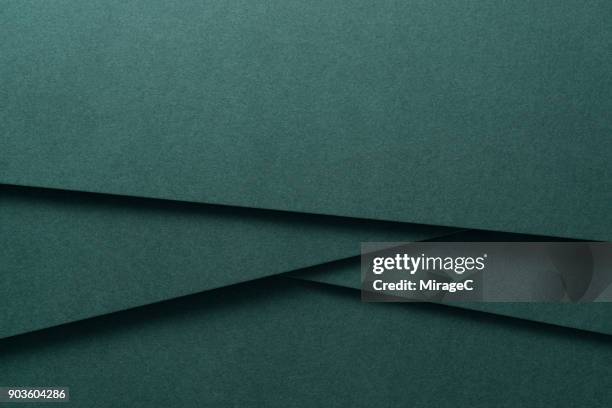 deep green colored paper crossing - papierkunst stockfoto's en -beelden