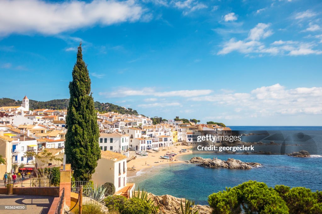 Idyllische Costa Brava Küstenstadt in der Provinz Girona, Katalonien