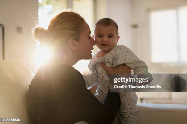 mother with her newborn son - mum sitting down with baby stockfoto's en -beelden