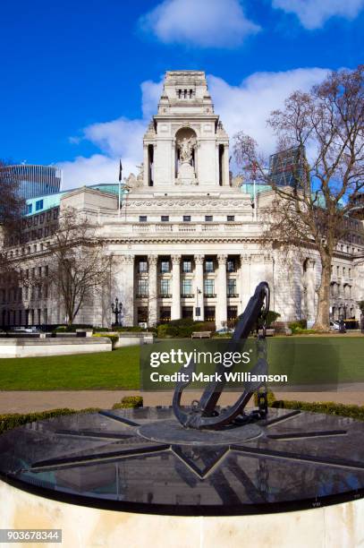 ten trinity square. - tower hill stock pictures, royalty-free photos & images