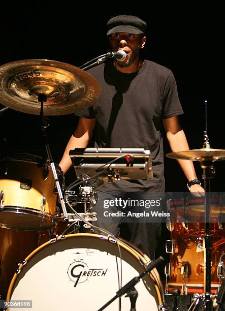 Mos Def performs at the Hollywood Palladium on September 5, 2009 in Los Angeles, California.