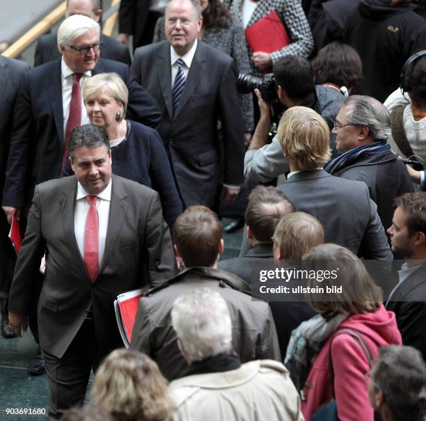 Berlin, Deutsche Parlamentarische Gesellschaft DPG, drittes Sondierungsgespraech zwischen der CDU/CSU und der SPD zur Anbahnung einer grossen...