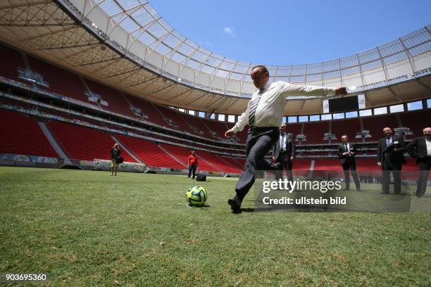 Brasilien, Suedamerika, Bundesratspraesident und Niedersaechsischer Ministerpraesident Stephan Weil SPD zu Besuch in Brasilia, hier im Stadion...