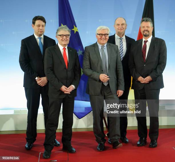 Berlin, AA, Auswaertiges Amt, SPD Bundesaussenminister Frank-Walter Steinmeier empfaengt die neuen Koordinatoren und Beauftragten, die im...