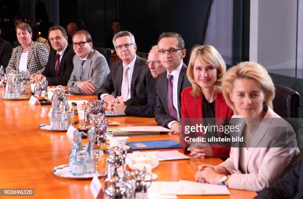 Berlin, Kanzleramt, Bundeskanzleramt, Neues Kabinett Angela Merkel, 1. Sitzung mit Ursula von der Leyen, Manuela Schwesig, Heiko Maas, Wolfgang...