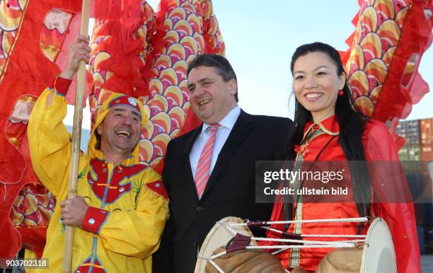 Duesseldorf, InterConti Hotel auf der Koe, Staatsbesuch in NRW des Chinesischen Staatspraesidenten. Mit Bundeswirtschaftsschafminister Sigmar Gabriel...