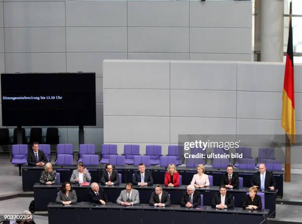 Bundestag, Wahl der Bundeskanzlerin, neue Regierungsbank und Vereidigung der Minister Sigmar Gabriel, Thomas de Maiziere, Gerd Mueller, Andrea...