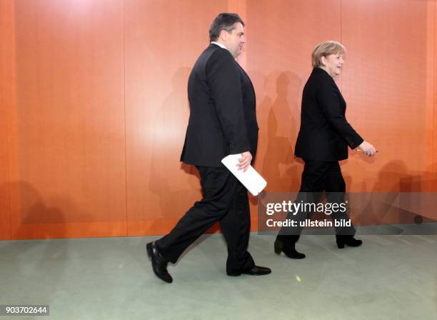 Berlin, Kanzleramt, Bundeskanzleramt, Neues Kabinett neu mit Bundeskanzlerin Angela Merkel, 1. Sitzung, hier die Doppelspitze mit Vizekanzler Sigmar...