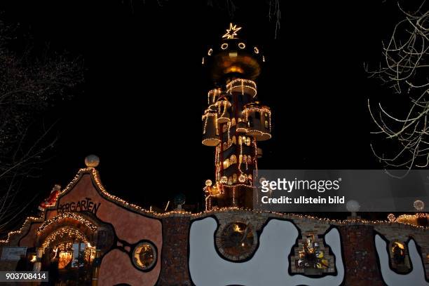 Turmweihnacht Abensberg Hundertwasserturm adventlich beleuchtet