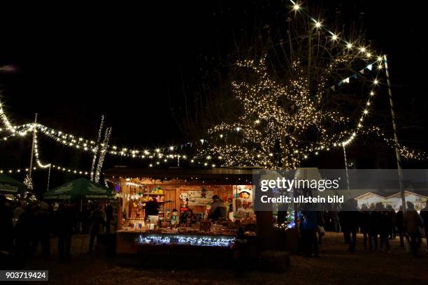 Niklasmarkt Abensberg Adventstand beleuchtet