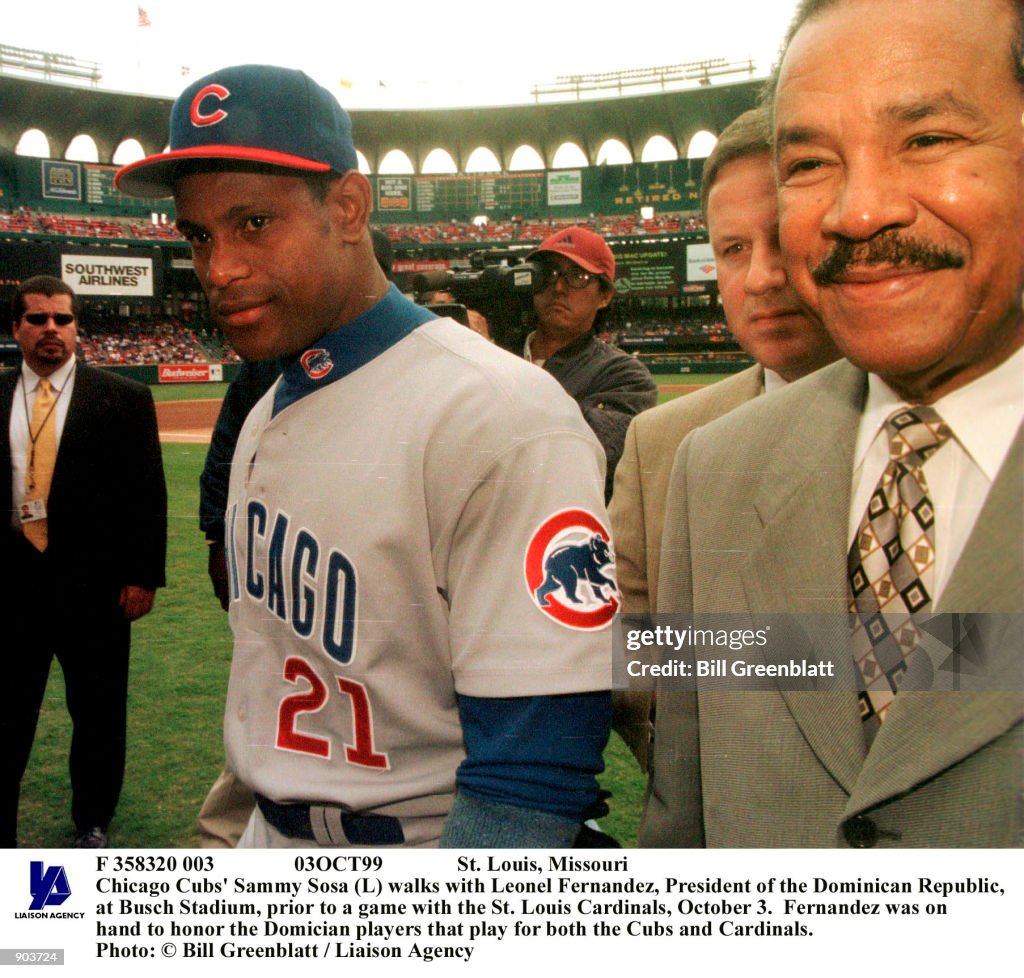St. Louis, Missouri Chicago Cubs'' Sammy Sosa walks with Leonel