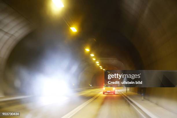 Gefahr durch schlechte Sicht ein einem Tunnel auf der Ringstrasse 1 zwischen Borgarnes und Reykjavik