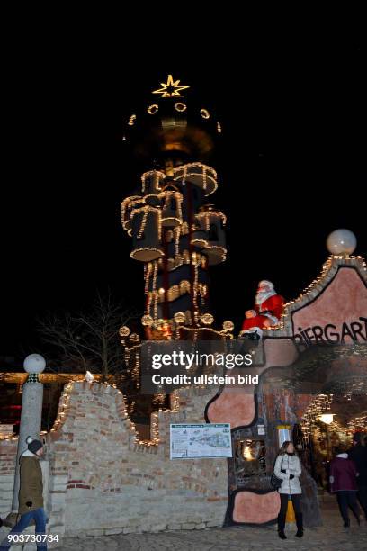 Turmweihnacht Abensberg Hundertwasserturm adventlich beleuchtet mit Nikolaus