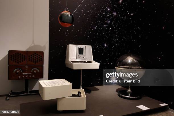 Die Ausstellung über 120 Jahre Design von Rundfunkgeräten "RADIO Zeit? gastiert vom 19. Januar bis 05. Juni 2016 im Museums für Angewante Kunst in...
